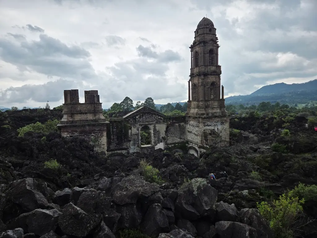 Church buried by Paricutín vulcano
